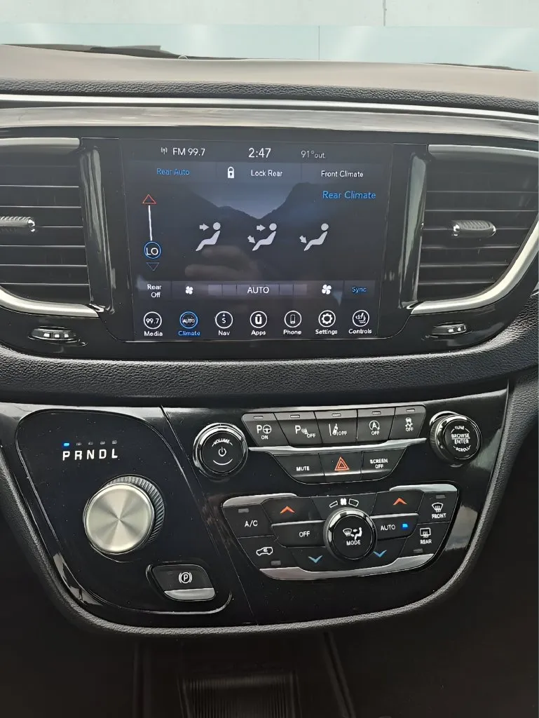 Chrysler Pacifica photo 24