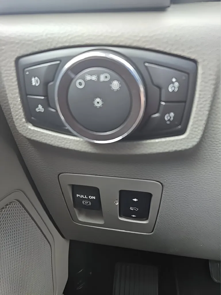 Ford F-150 photo 30