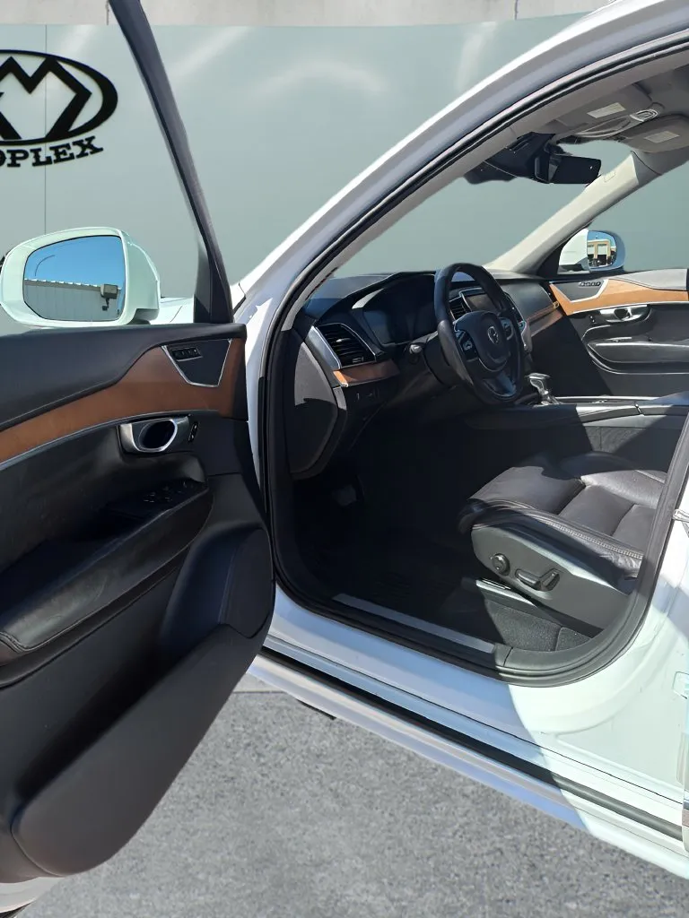 Volvo XC90 photo 12