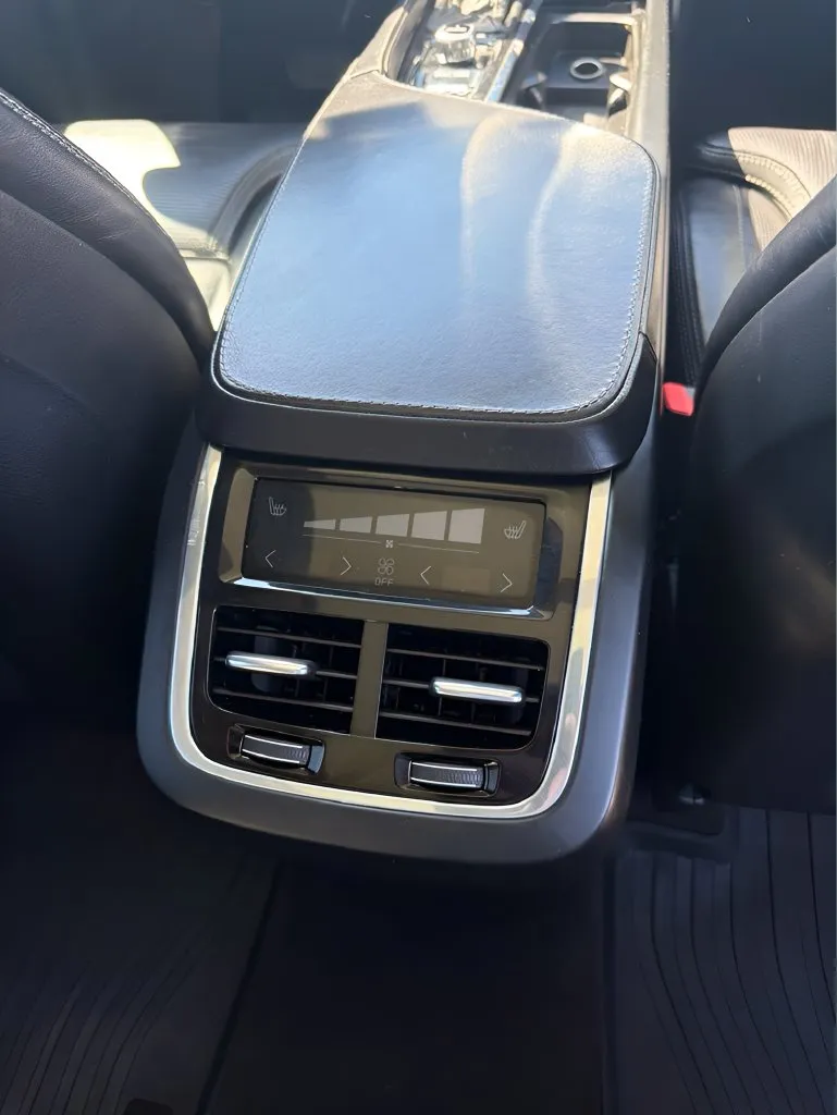 Volvo XC90 photo 21