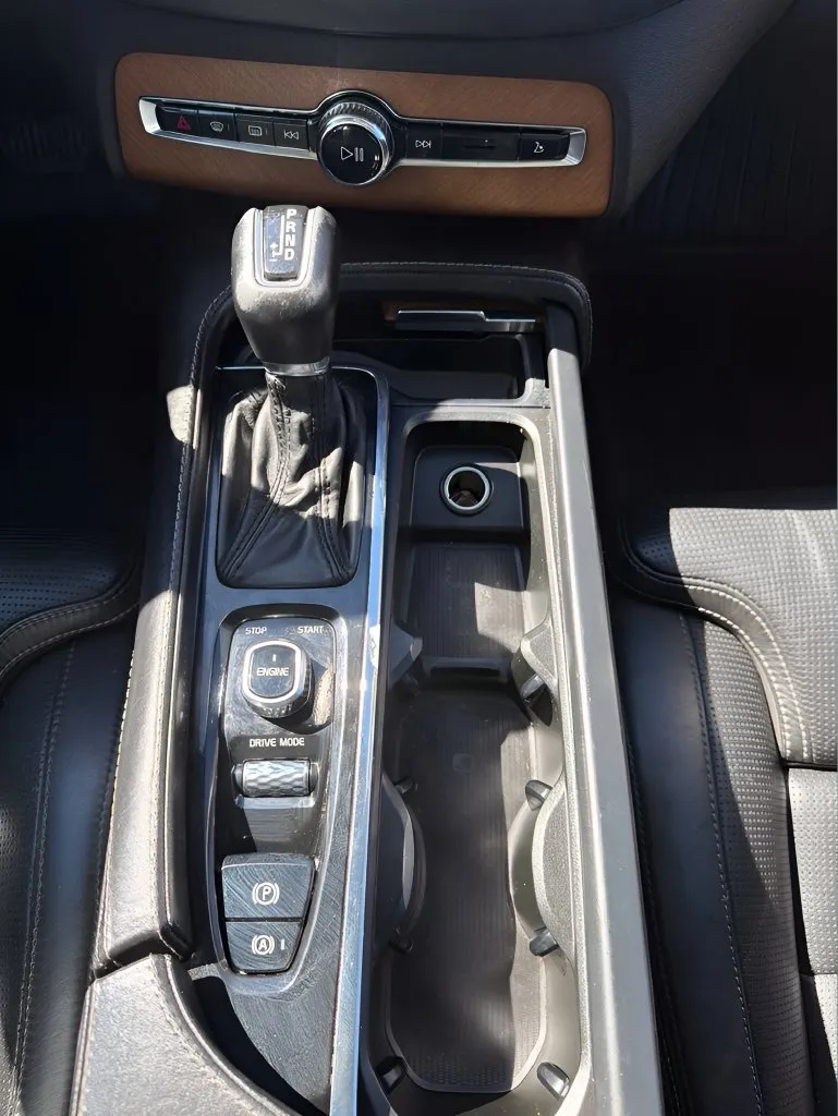 Volvo XC90 photo 27