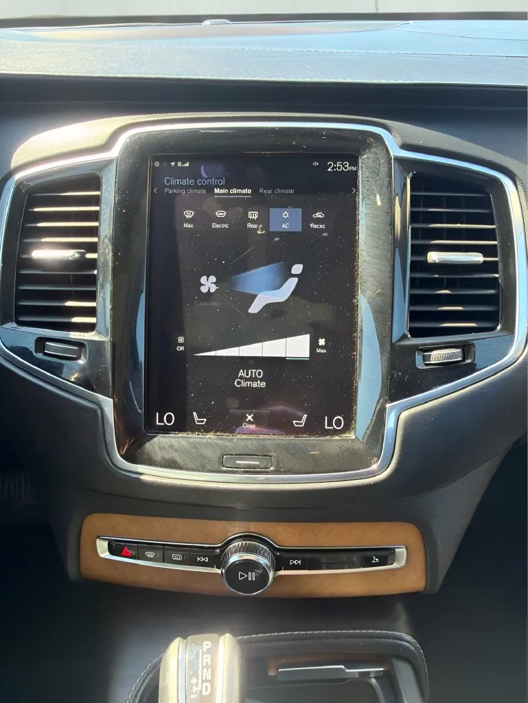 Volvo XC90 photo 26