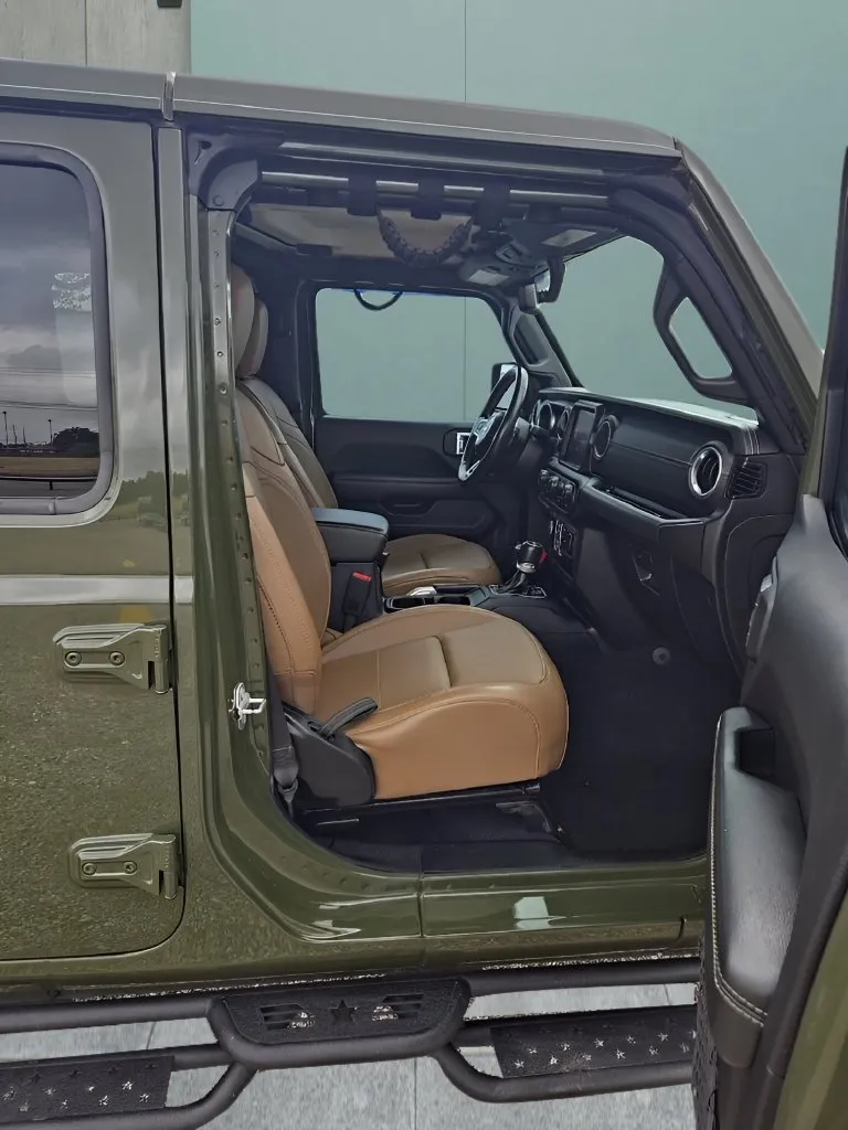 Jeep Wrangler photo 18
