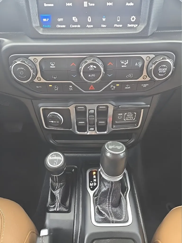 Jeep Wrangler photo 25