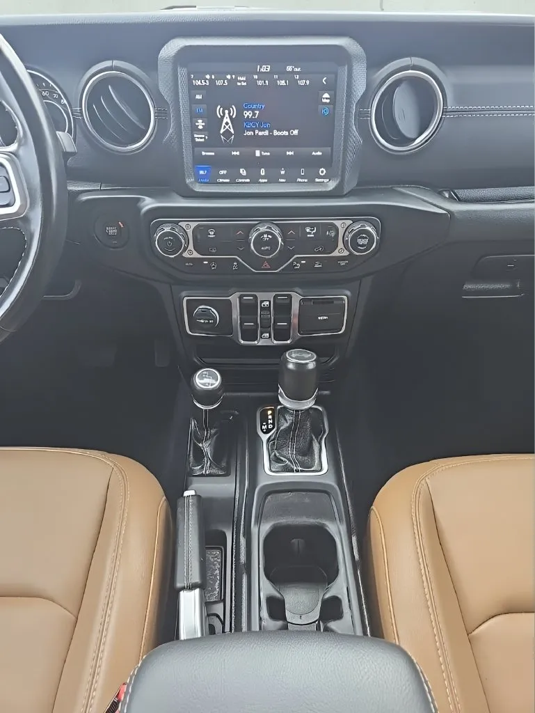 Jeep Wrangler photo 20