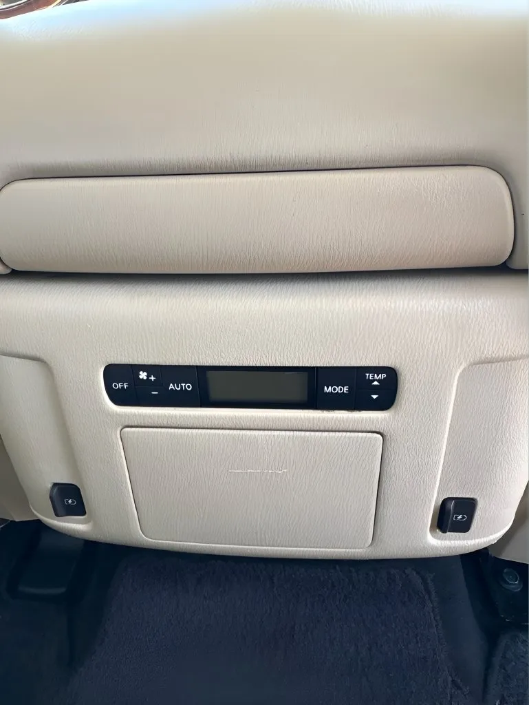 Infiniti QX80 photo 22