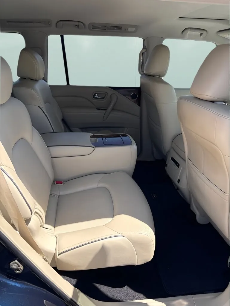 Infiniti QX80 photo 17