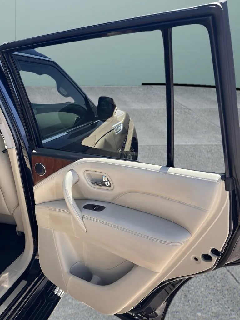 Infiniti QX80 photo 16