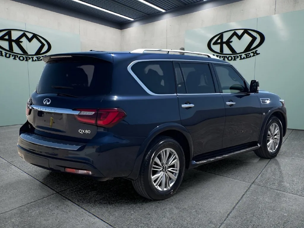 Infiniti QX80 photo 3