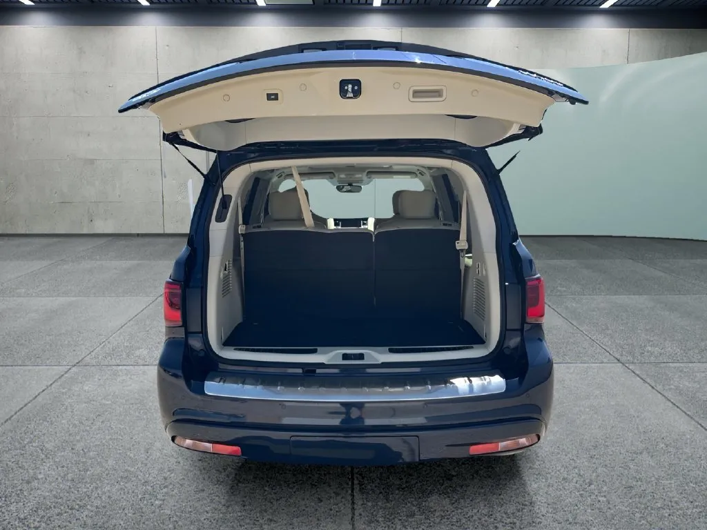 Infiniti QX80 photo 9