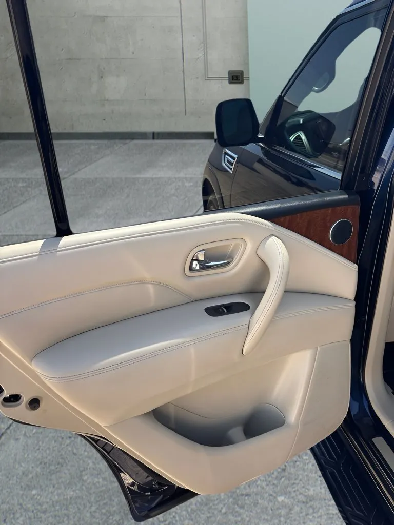 Infiniti QX80 photo 14