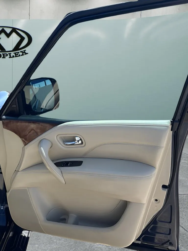 Infiniti QX80 photo 18