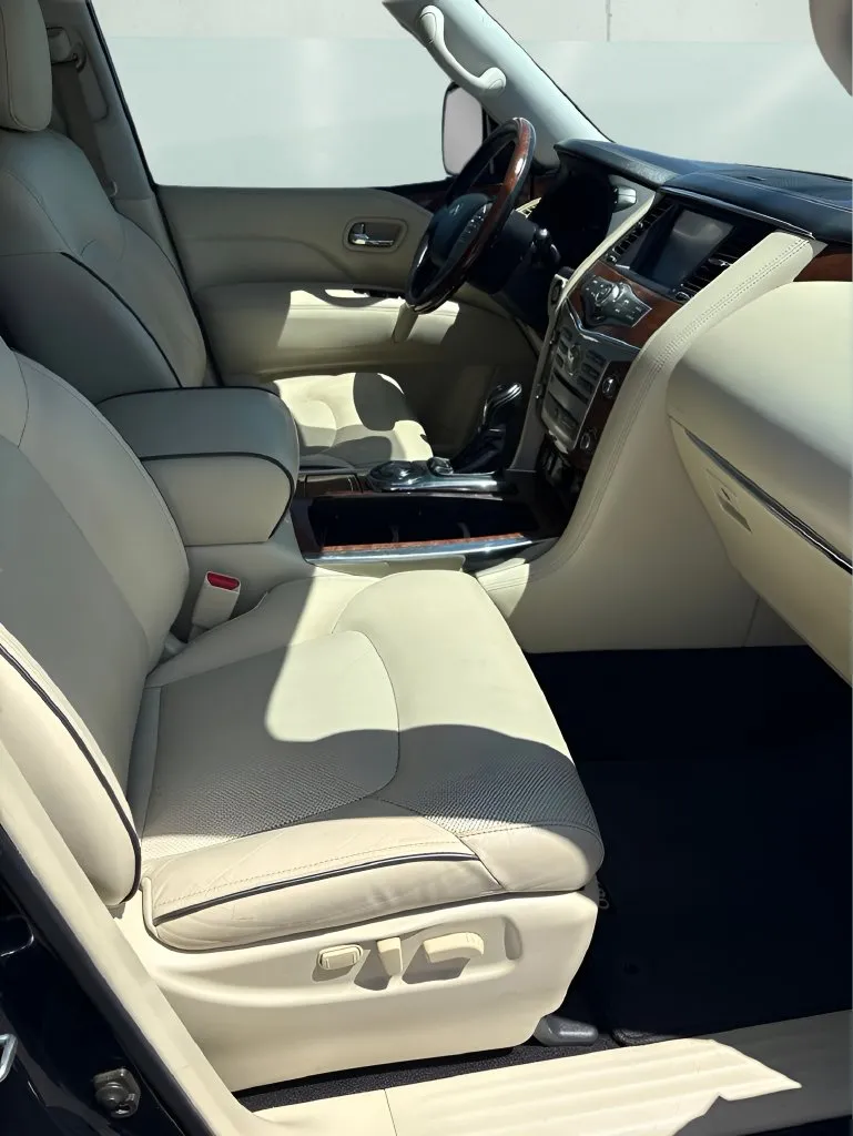 Infiniti QX80 photo 19