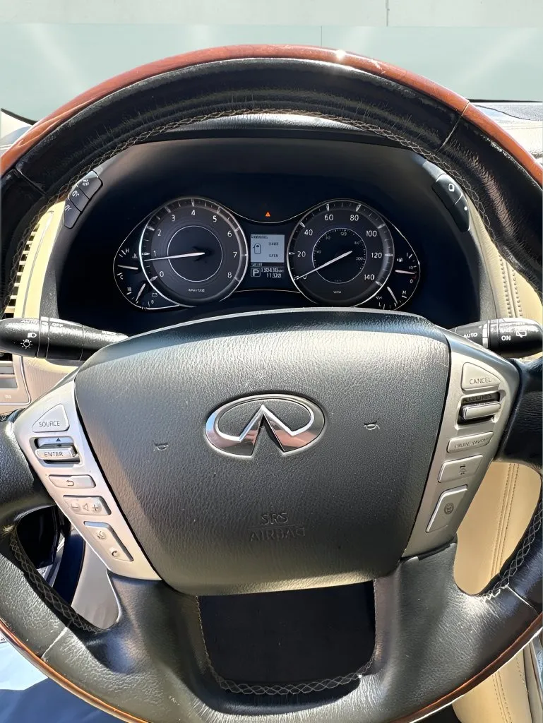 Infiniti QX80 photo 25