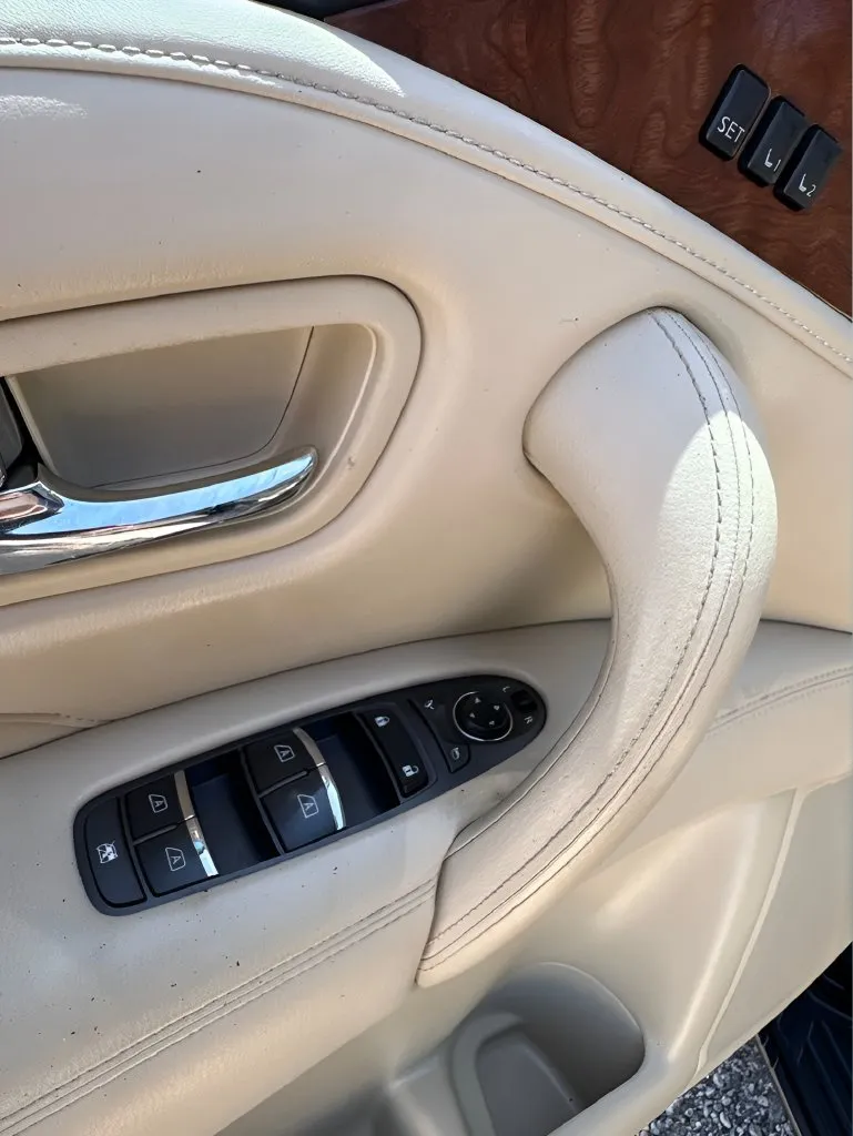 Infiniti QX80 photo 12