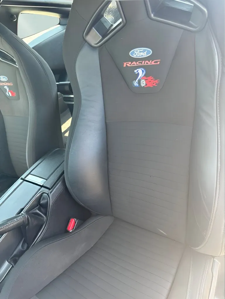 Ford Mustang photo 12