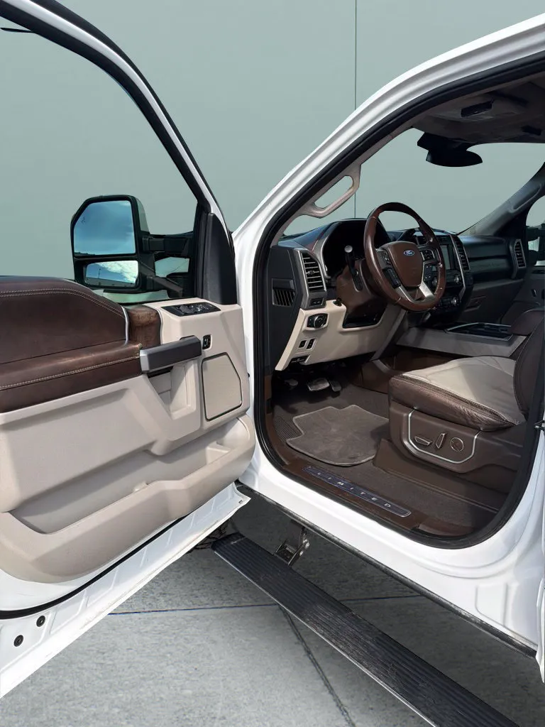 Ford F-250SD photo 14