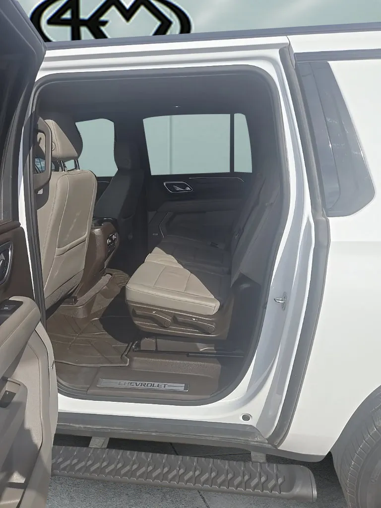 Chevrolet Suburban photo 15