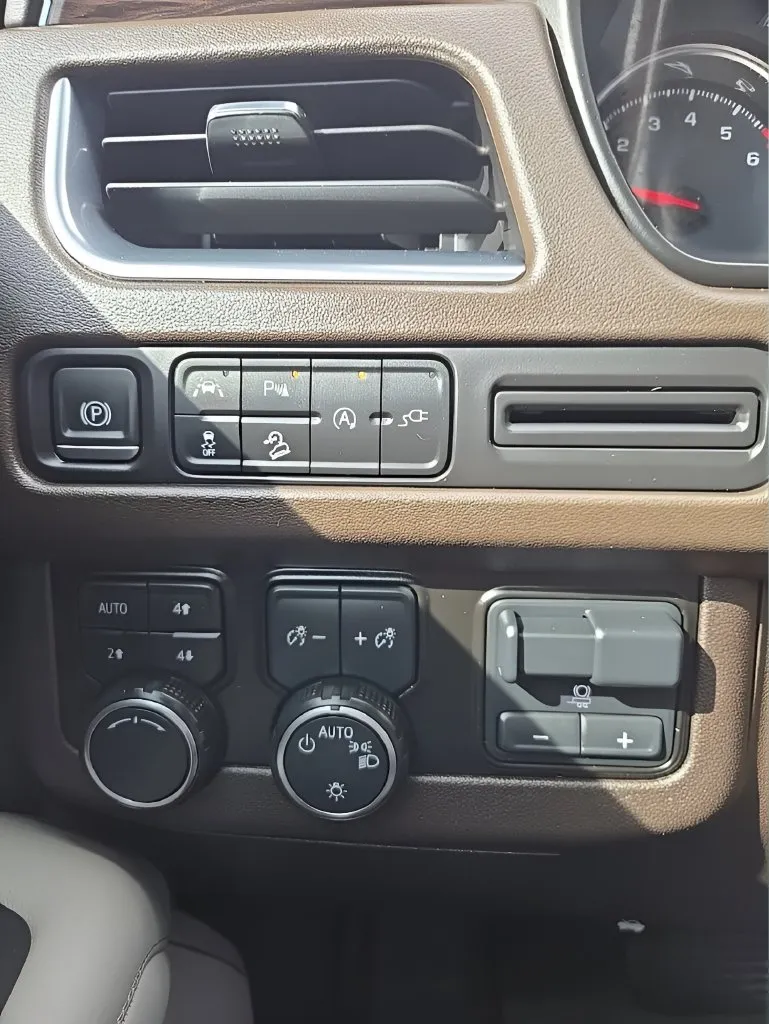 Chevrolet Suburban photo 28