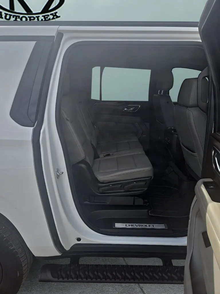 Chevrolet Suburban photo 17