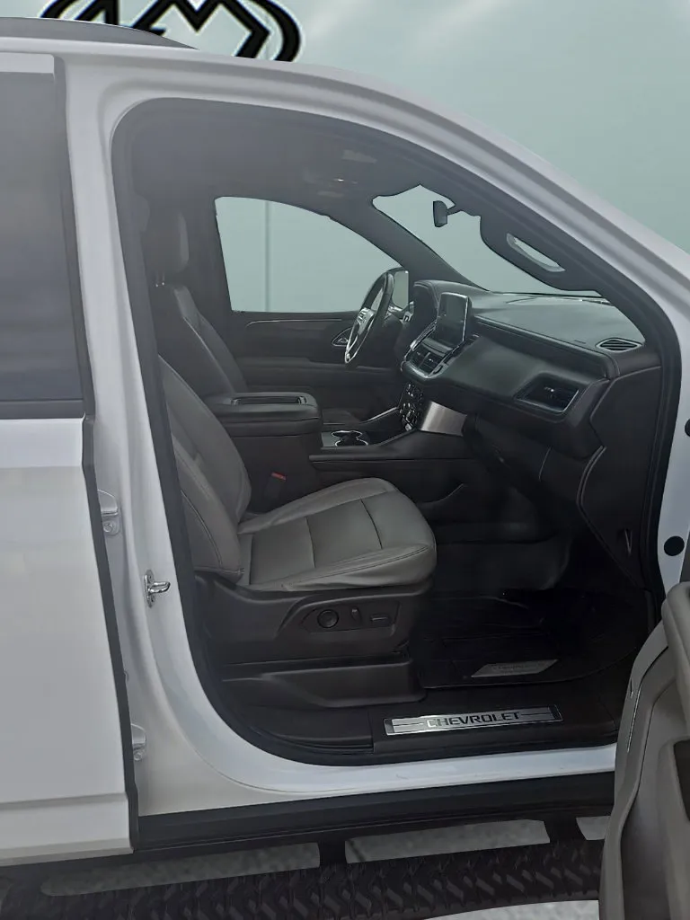 Chevrolet Suburban photo 19