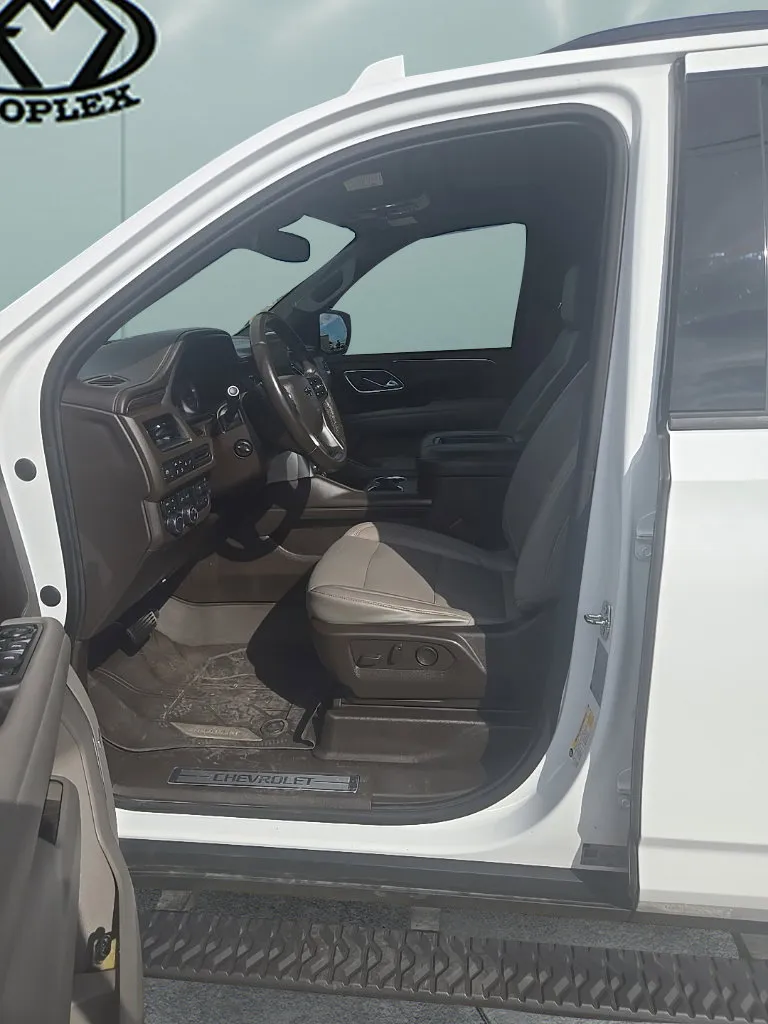 Chevrolet Suburban photo 13