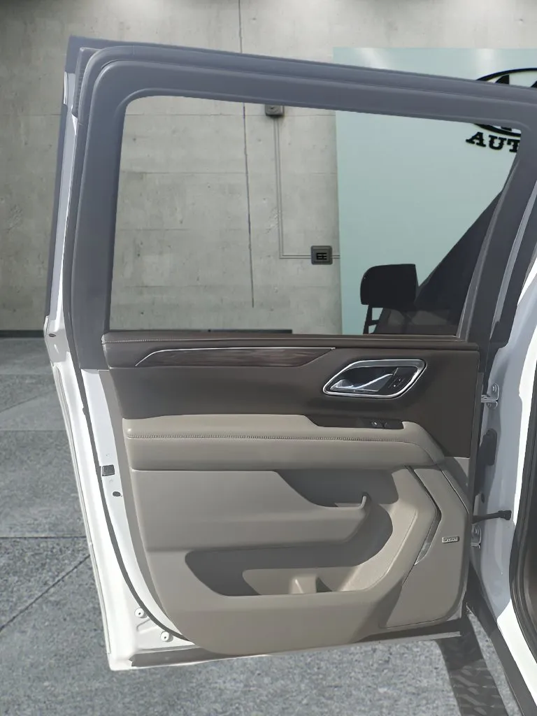 Chevrolet Suburban photo 14
