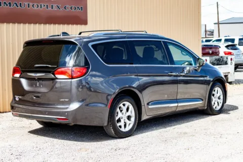 Another view of 2020 Chrysler Pacifica Limited for sale in Abilene, TX at 4M Autoplex - Industrial Blvd