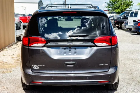 More photos of 2020 Chrysler Pacifica Limited at 4M Autoplex - Industrial Blvd, TX