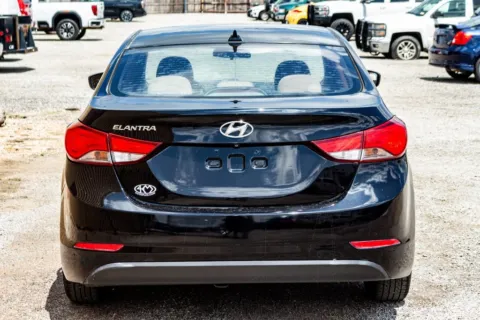 More photos of 2016 Hyundai Elantra SE at 4M Autoplex, TX