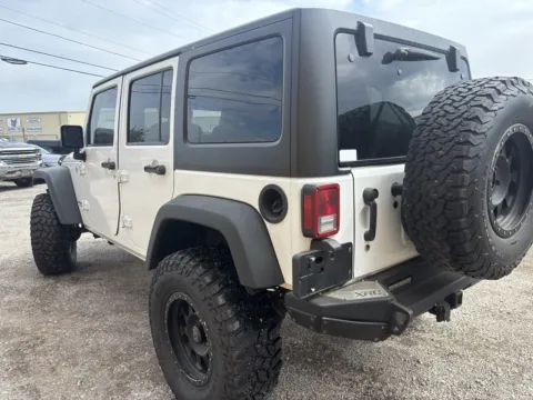 More photos of 2016 Jeep Wrangler Unlimited Rubicon at 4M Autoplex - Industrial Blvd, TX