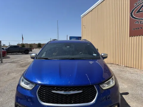 Photos of 2021 Chrysler Pacifica Hybrid Pinnacle for sale in Abilene, TX at 4M Autoplex - Industrial Blvd