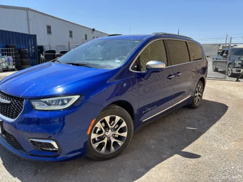 Another view of 2021 Chrysler Pacifica Hybrid Pinnacle for sale in Abilene, TX at 4M Autoplex - Industrial Blvd