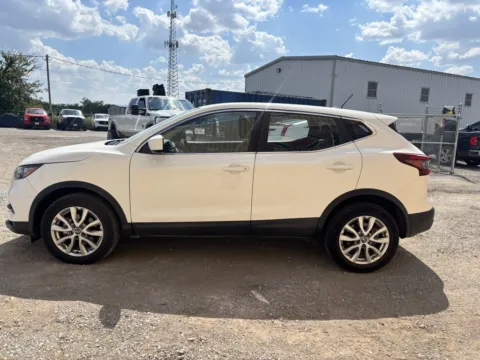 More photos of 2021 Nissan Rogue Sport S at 4M Autoplex - Industrial Blvd, TX