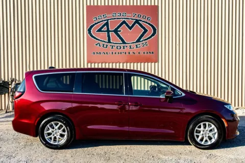 Photos of 2023 Chrysler Pacifica Touring L for sale in Abilene, TX at 4M Autoplex - Industrial Blvd