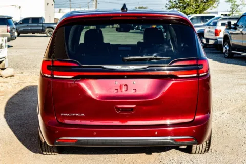More photos of 2023 Chrysler Pacifica Touring L at 4M Autoplex - Industrial Blvd, TX