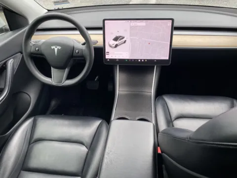More photos of 2021 Tesla Model 3 Standard Range Plus at Premium Autos - El Monte, CA