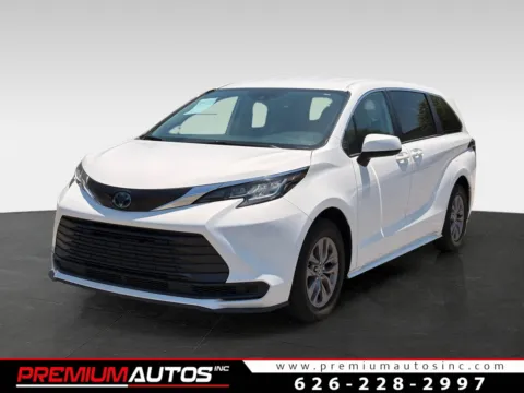 White 2023 Toyota Sienna LE 8-Passenger Hybrid for sale in South El Monte, CA