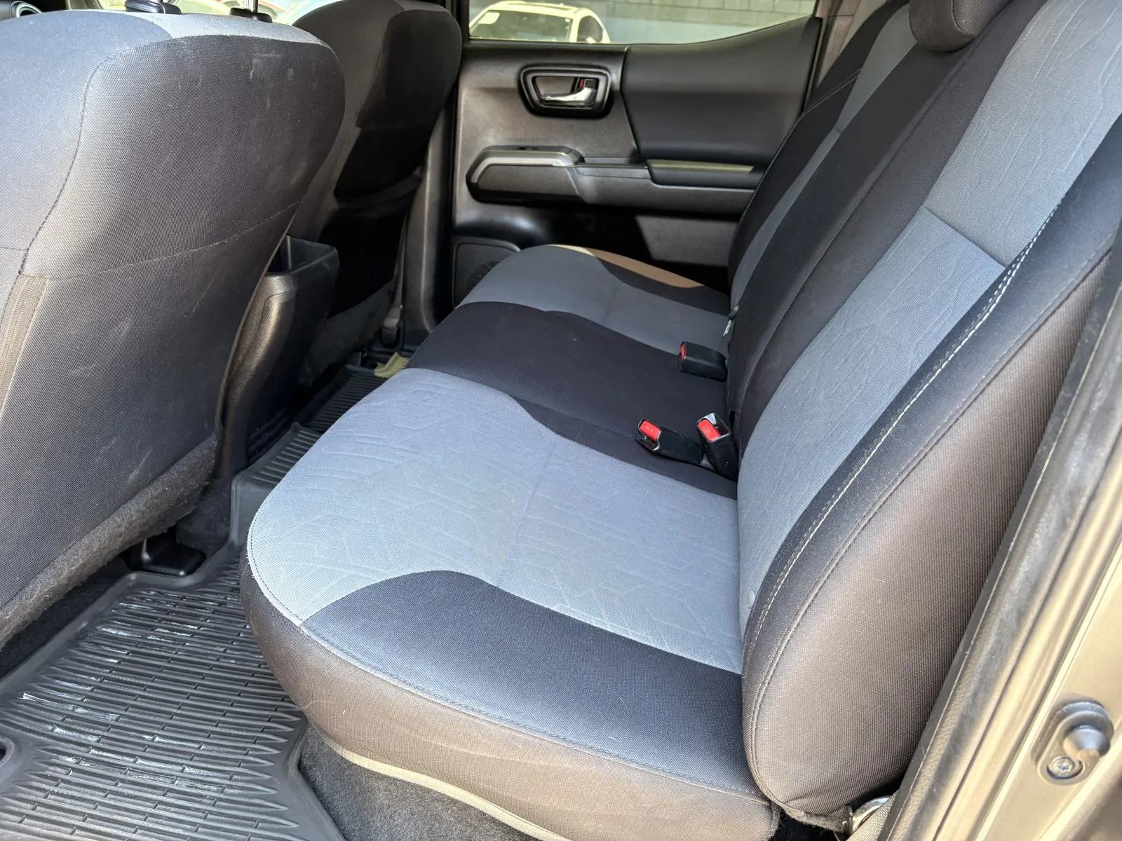 Toyota Tacoma photo 9
