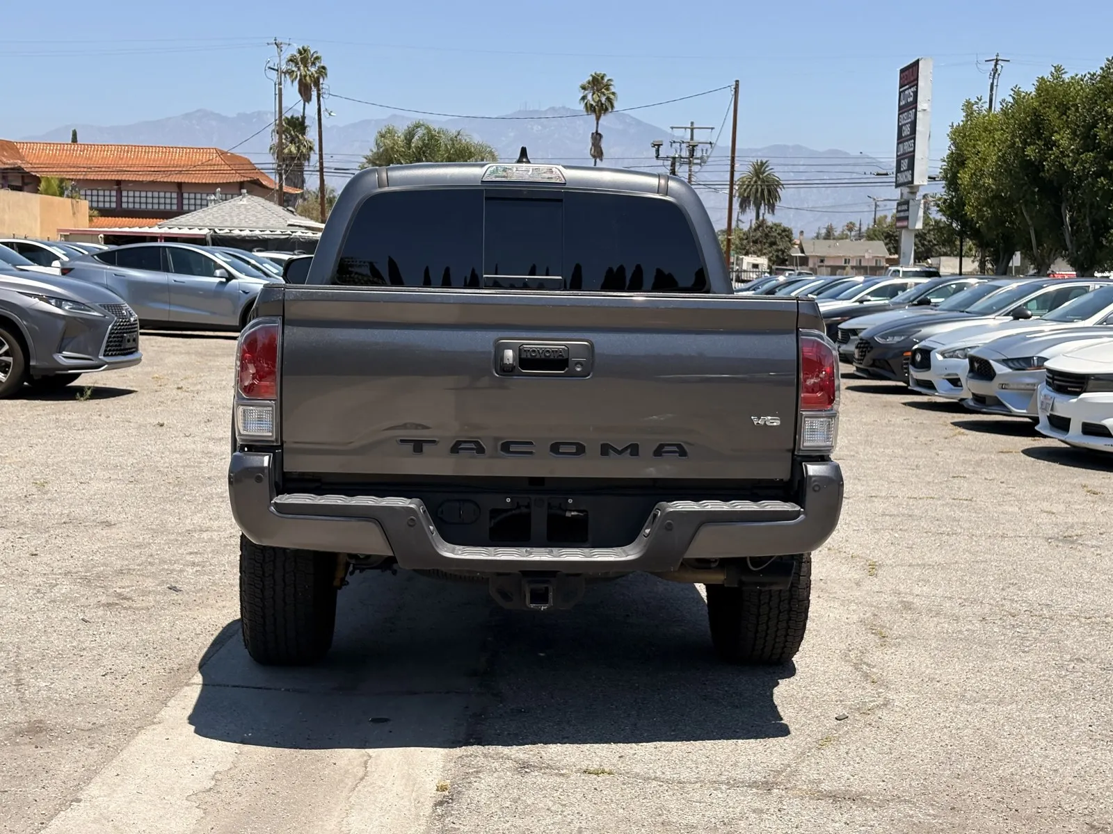Toyota Tacoma photo 3