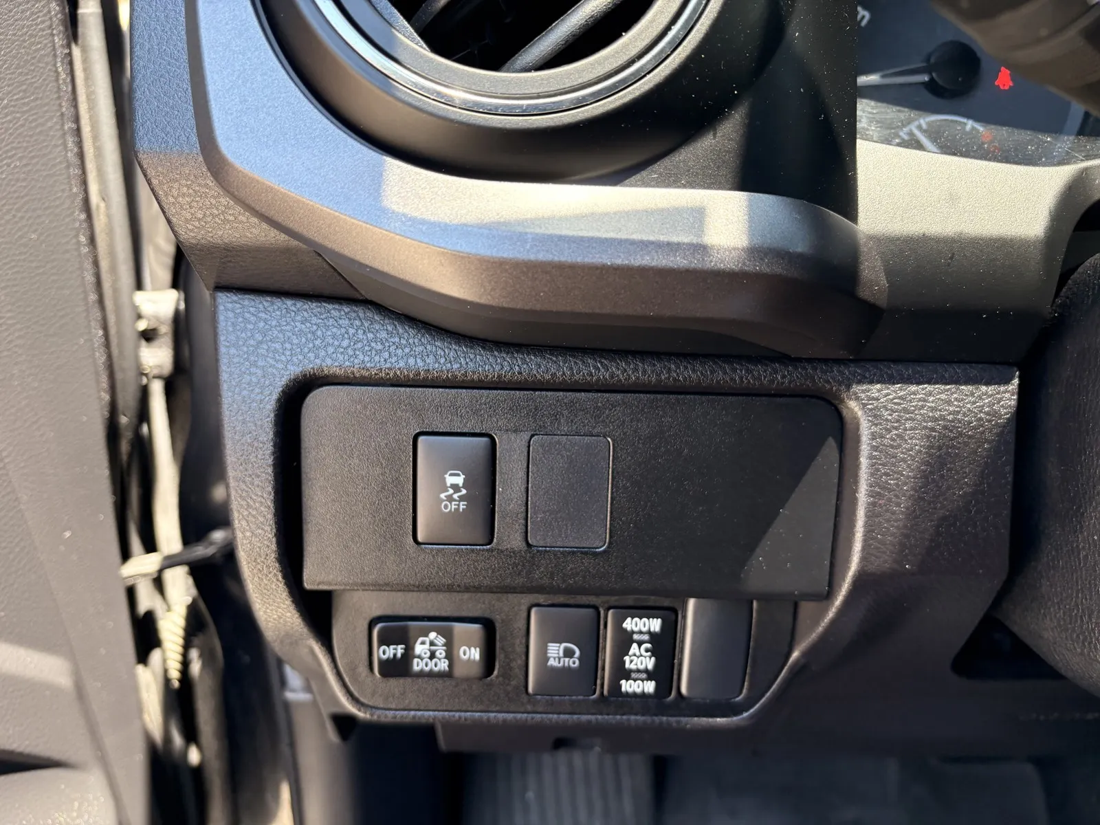 Toyota Tacoma photo 13