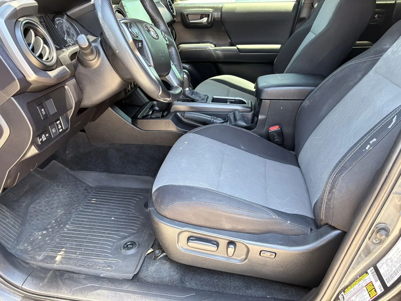 Toyota Tacoma photo 11