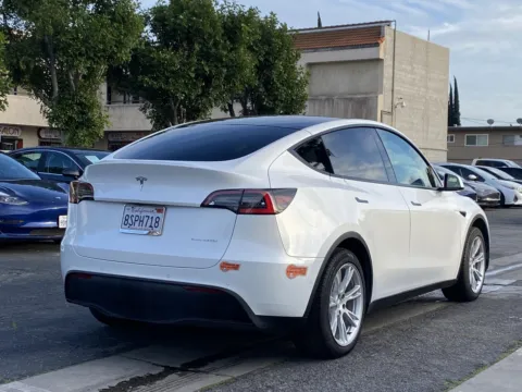 More photos of 2020 Tesla Model Y Long Range at Premium Autos - El Monte, CA