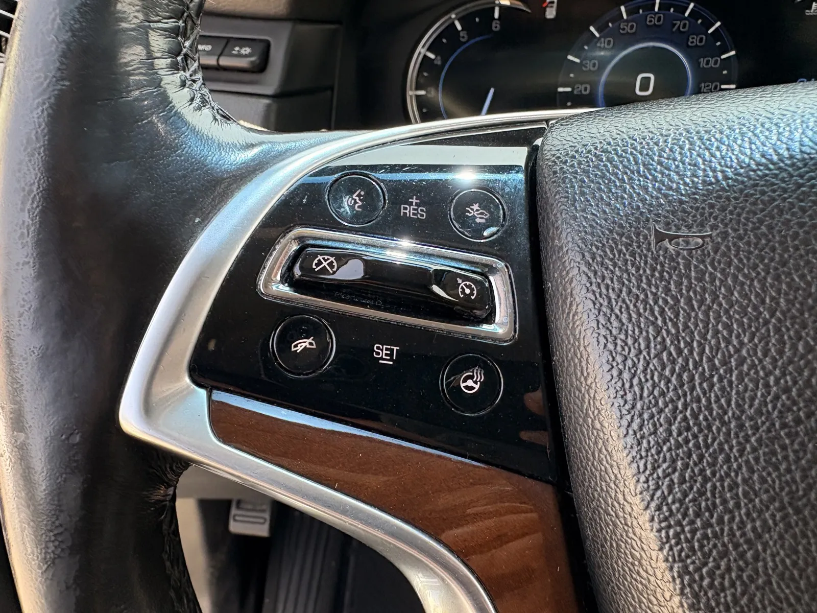 Cadillac Escalade ESV photo 20