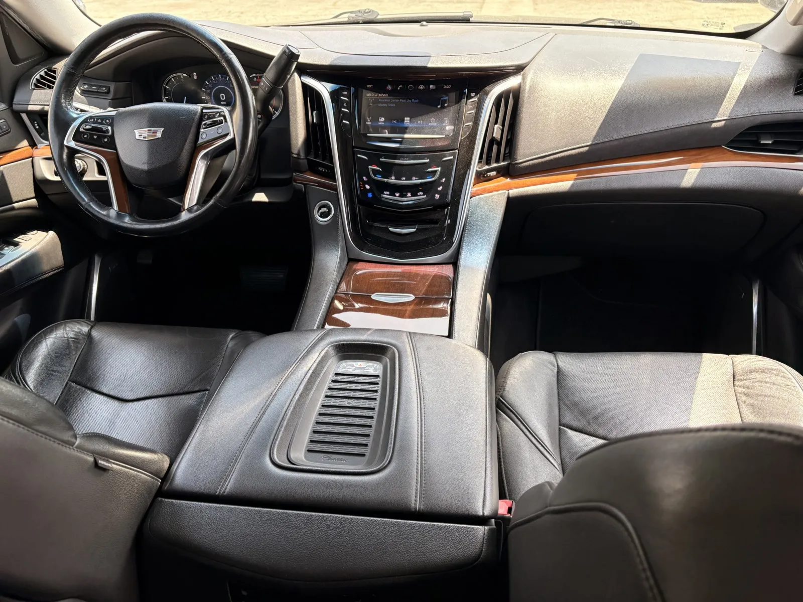 Cadillac Escalade ESV photo 5
