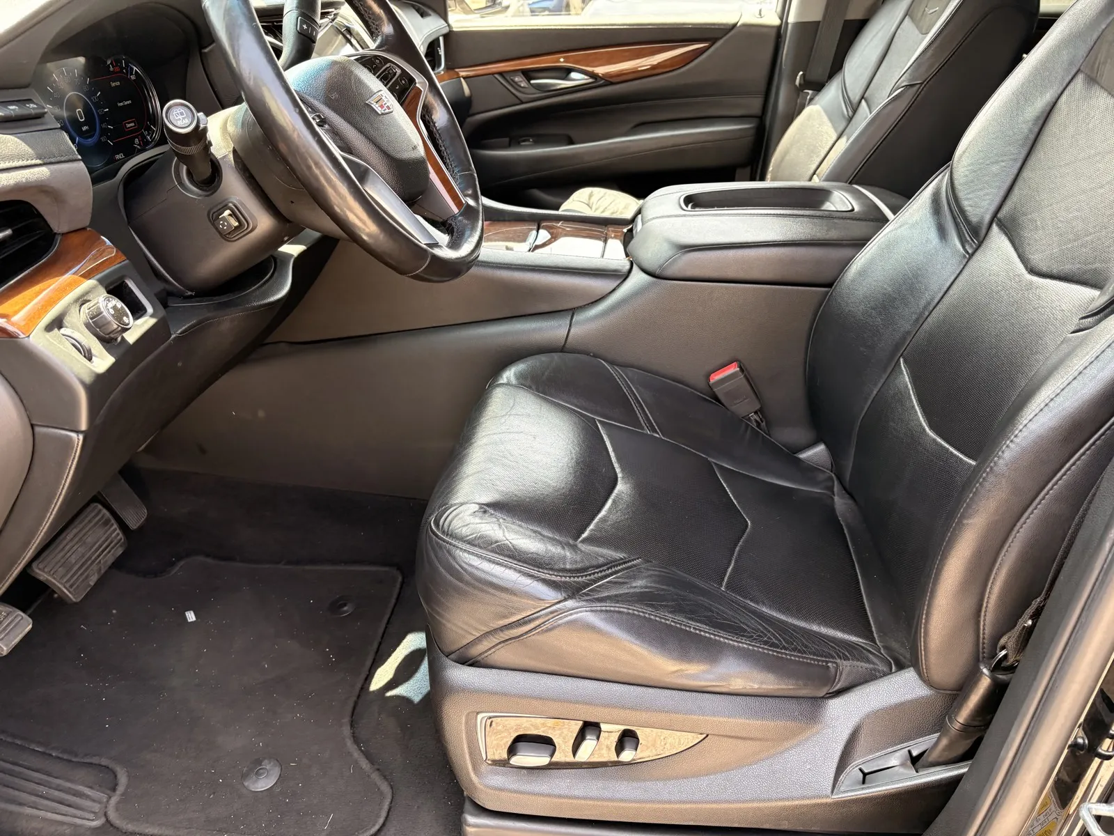 Cadillac Escalade ESV photo 11