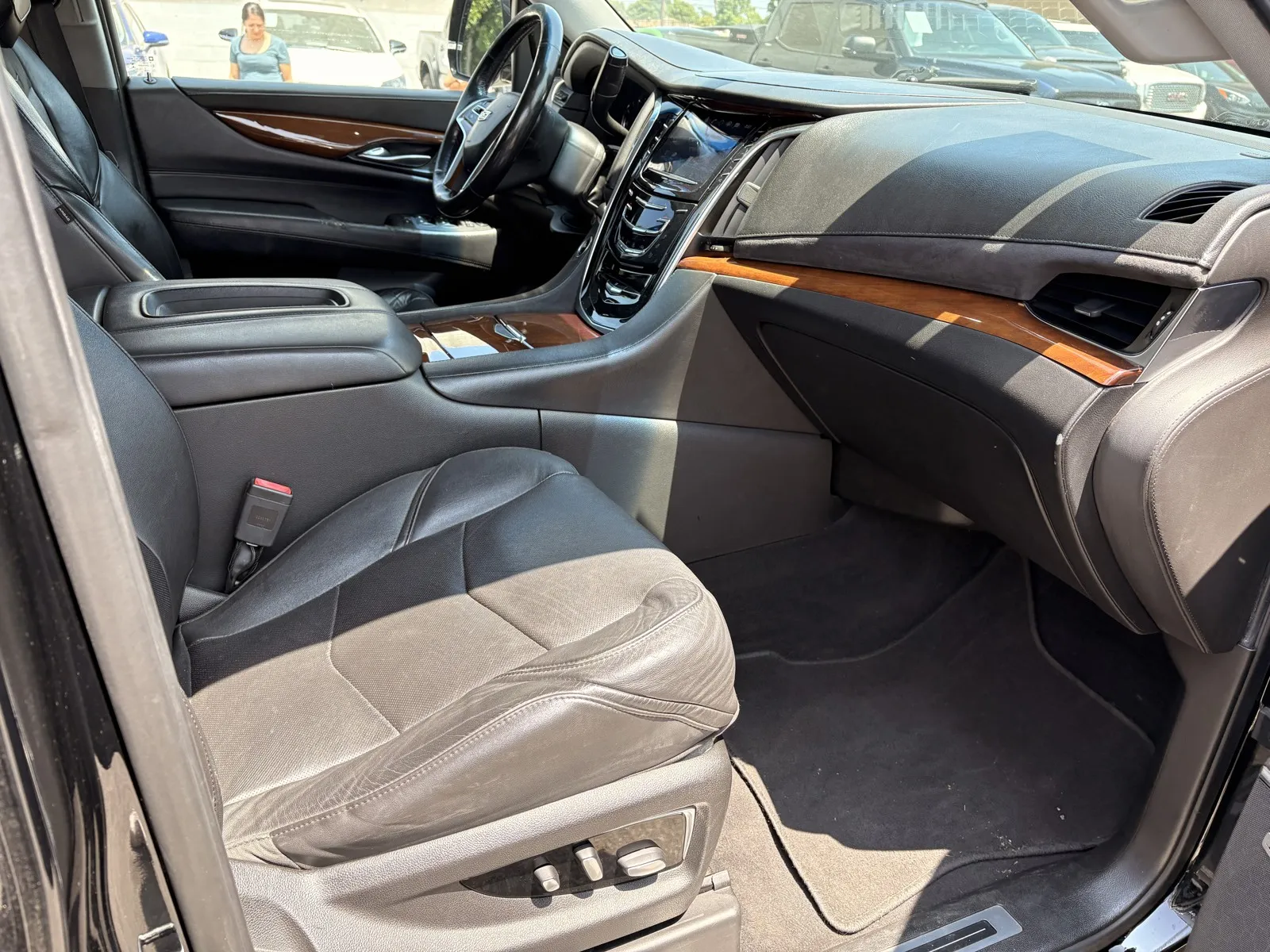 Cadillac Escalade ESV photo 6