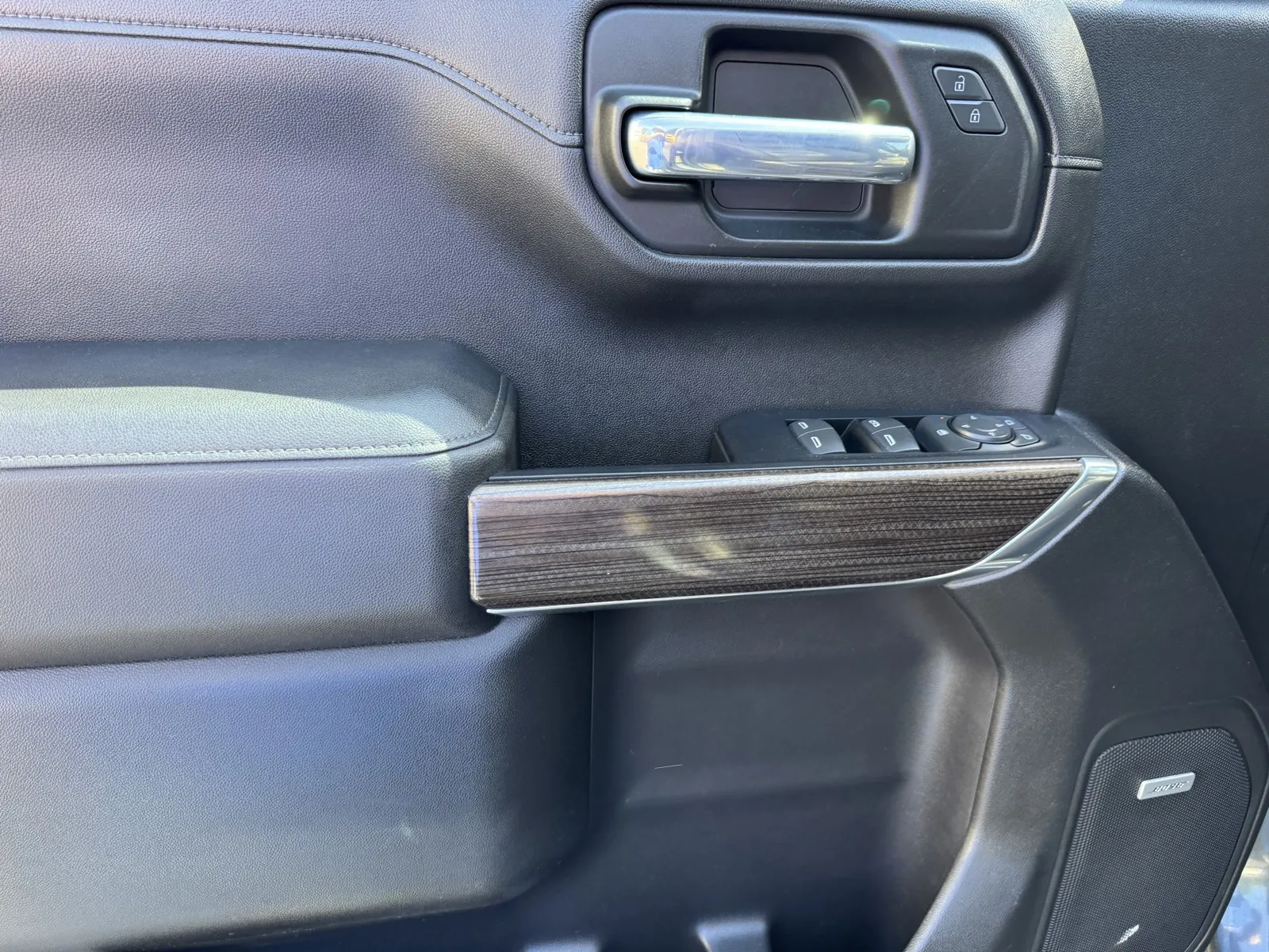 Chevrolet Silverado photo 19