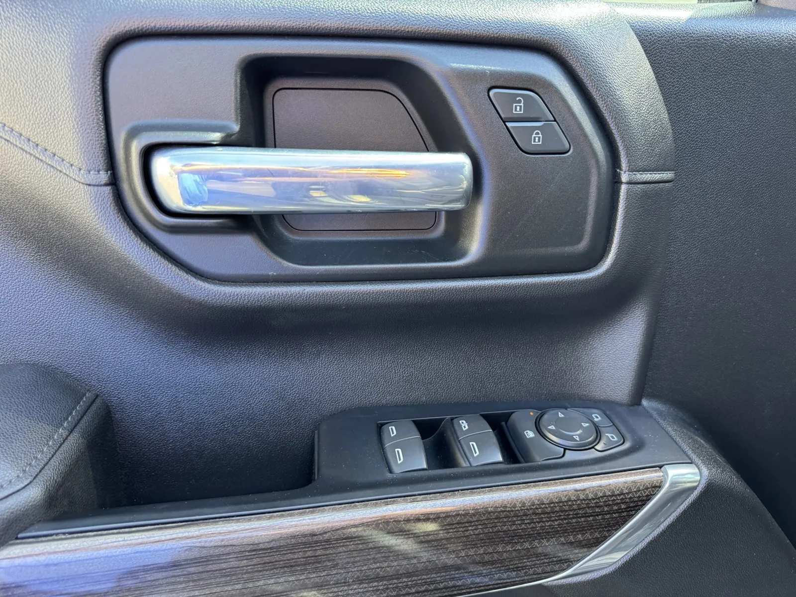 Chevrolet Silverado photo 20