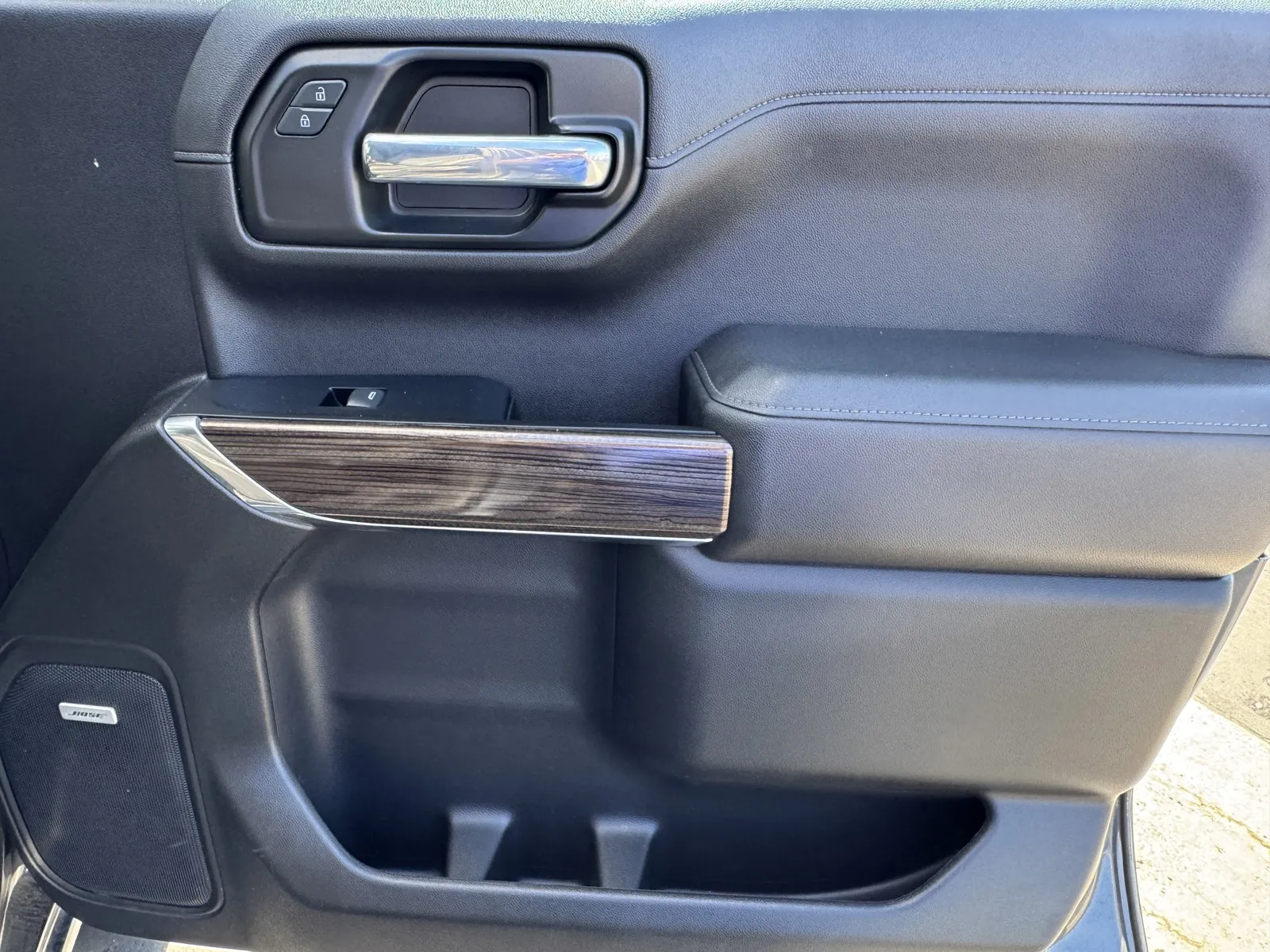Chevrolet Silverado photo 7